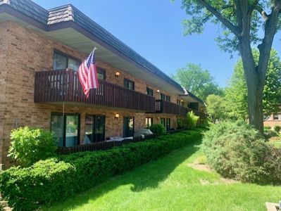 8200 Woodglen Ln APT 208, Downers Grove, IL, 60516