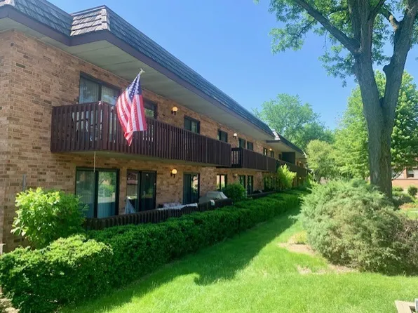 8200 Woodglen Ln APT 208, Downers Grove, IL 60516