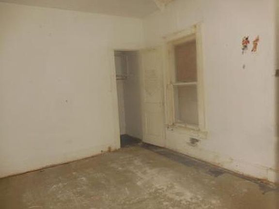3rd image of 1929 Winona Dr