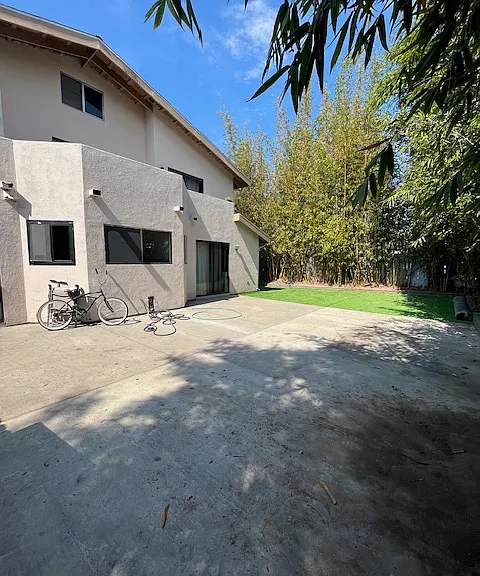 6555 Segovia Rd — Photo 2