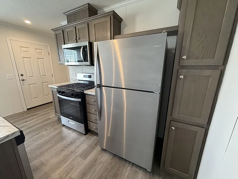 38000 Le Chateau Blvd #455 — Photo 5