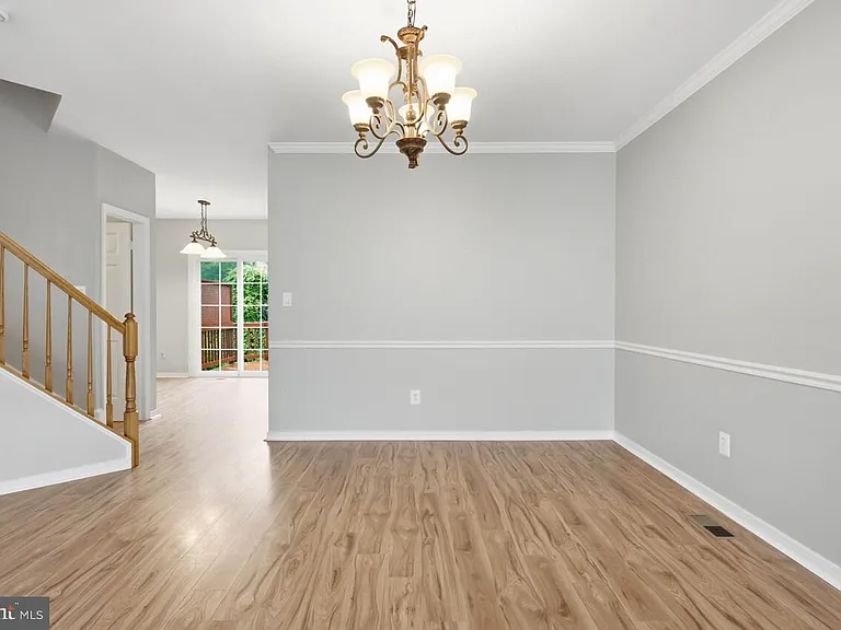 7035 Kings Manor Dr — Photo 10