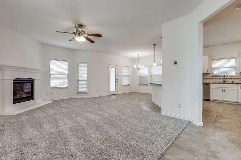 3 bed, 2.5 bath, 1830 sqft, $2,550 — Photo 2