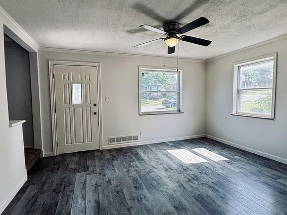4th image of 521 Maple Dr