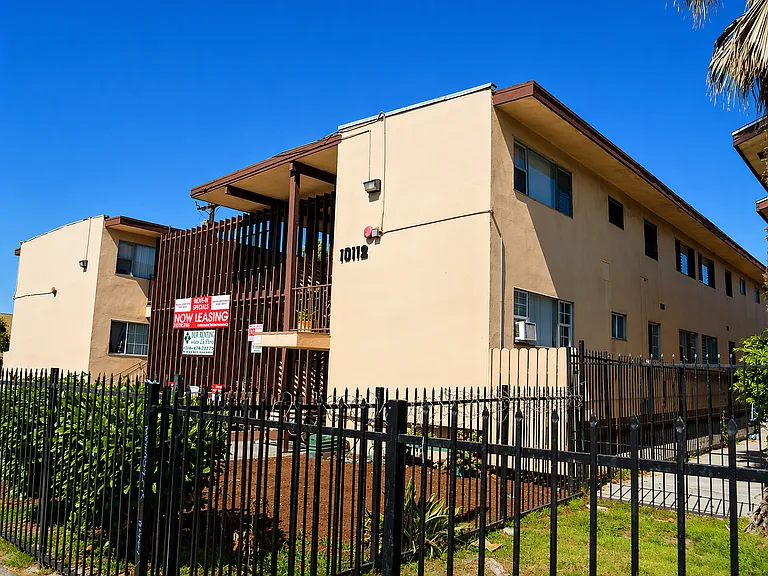 10112 Felton Ave — Photo 6