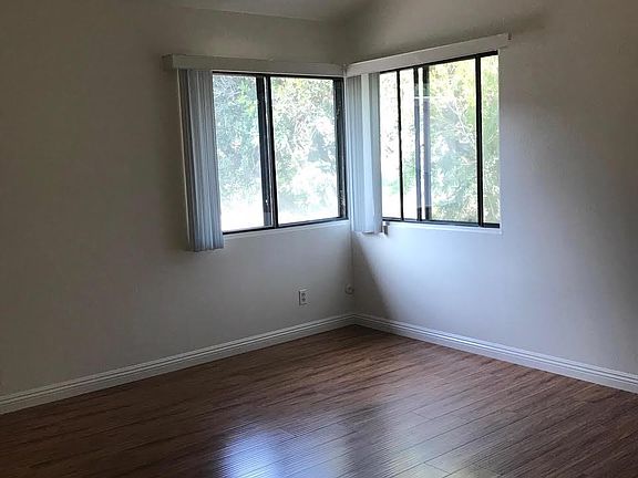 4th image of 55 Northwoods Ln