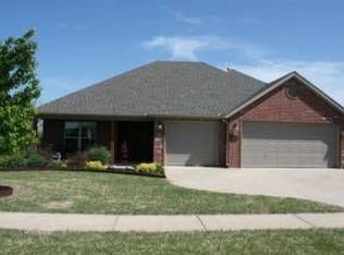 8448 W Westridge Dr, Fayetteville, AR 72704