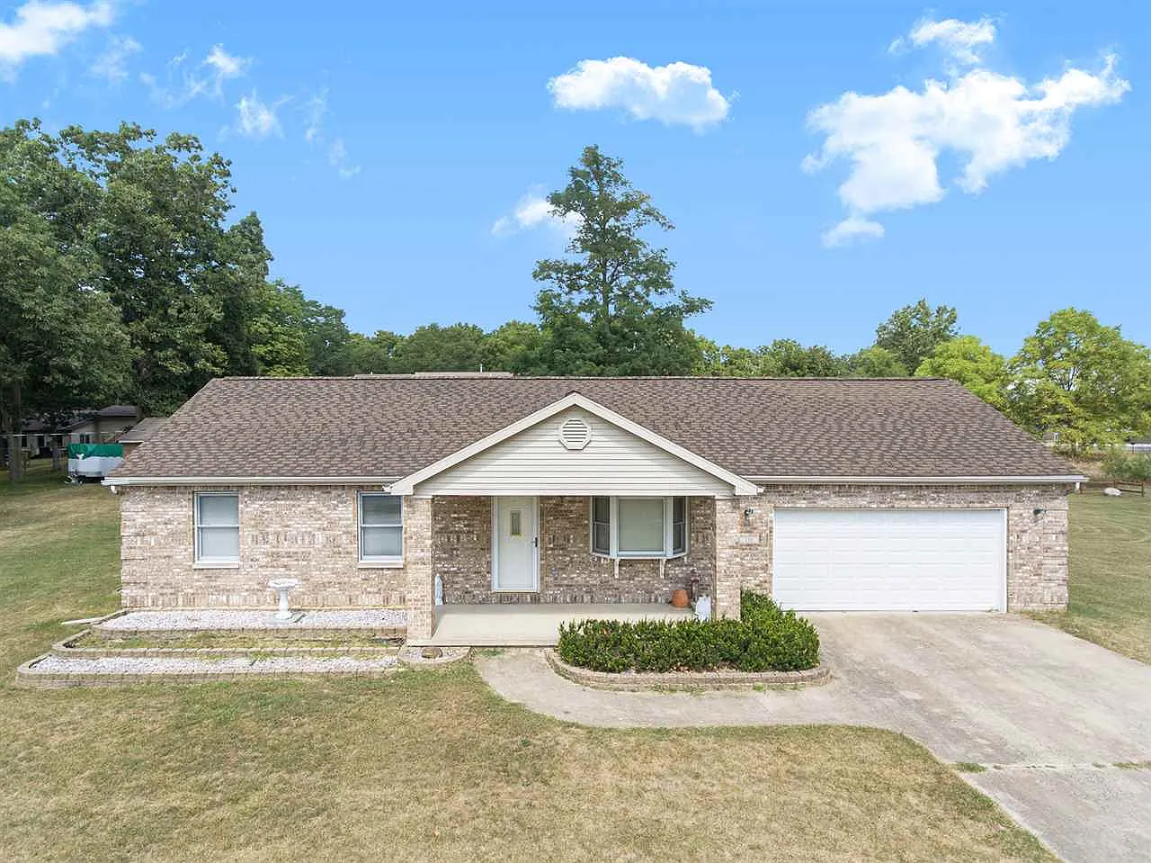 110 Nottingham Dr photo 1