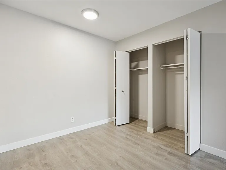 Parchment Point Townhomes — Photo 9