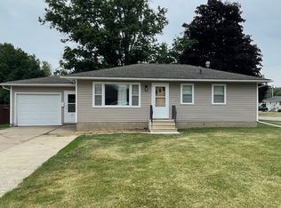 817 W 4th St, Sumner, IA 50674