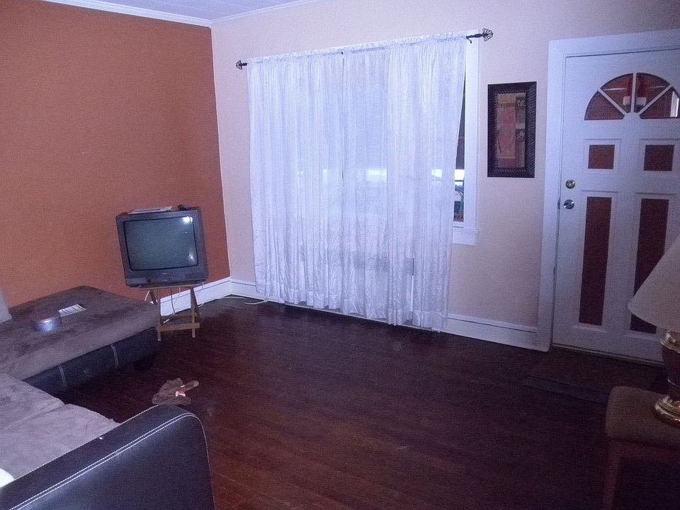 2nd image of 144 Market Pl