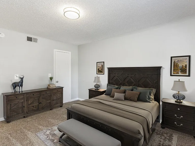 Meadow Glen Apartments — Photo 18