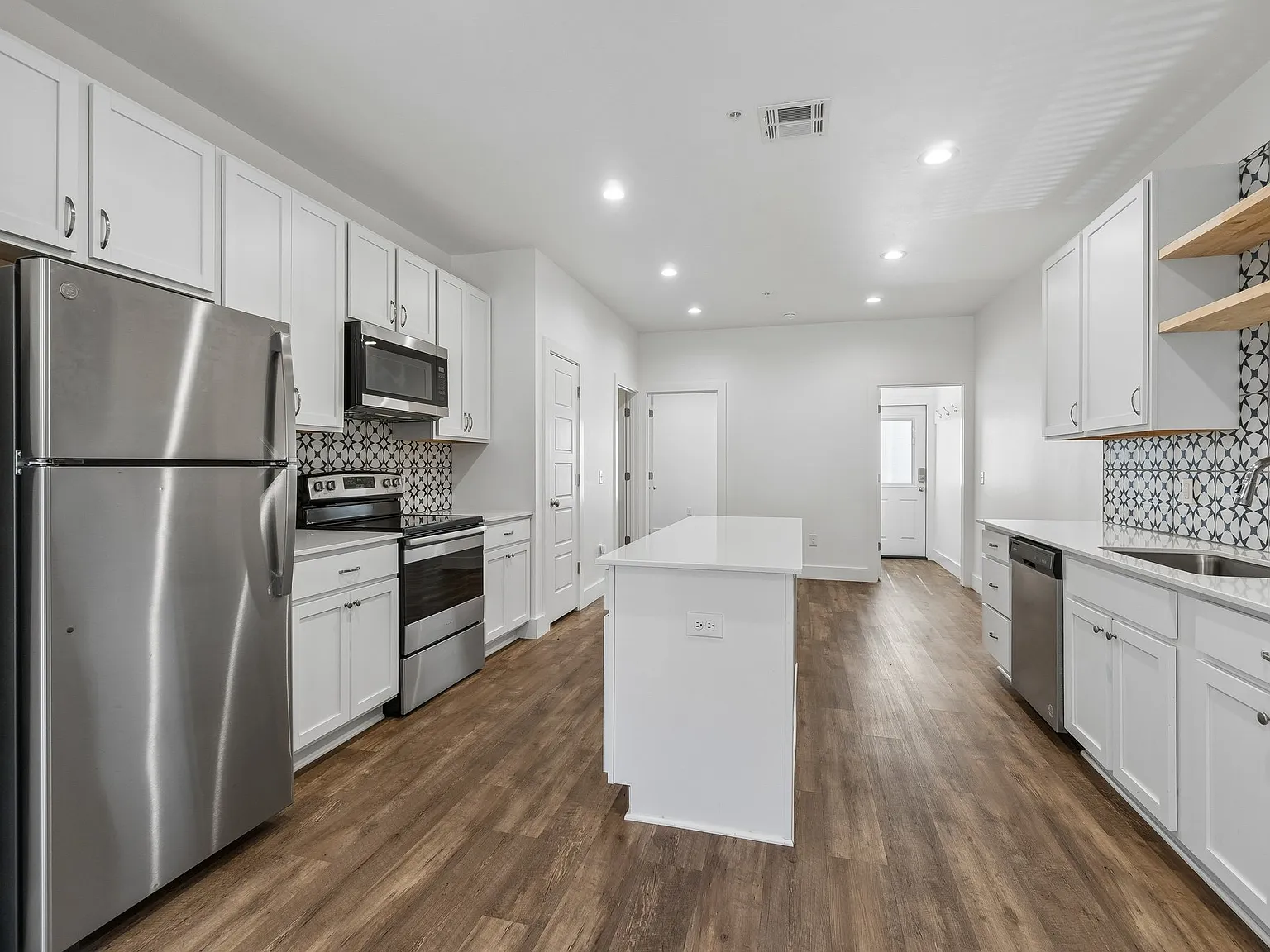3 bed, 1604 sqft, $2,625 — Photo 4
