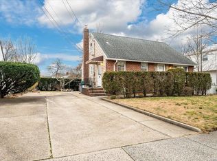 258 Meyer Ave, Valley Stream, NY 11580