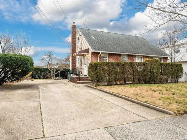 258 Meyer Avenue, Valley Stream, NY 11580