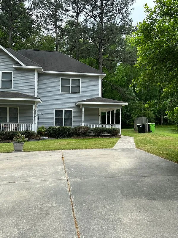 2 bed, 1.5 bath, 1008 sqft, $1,275 — Photo 1