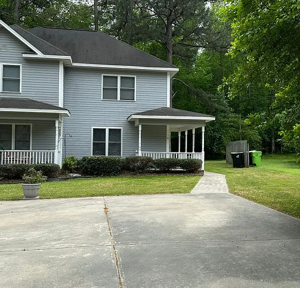 111B Laura Ln — Photo 1