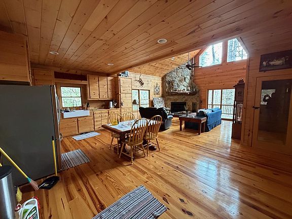 4th image of 235 Hardslate Rd