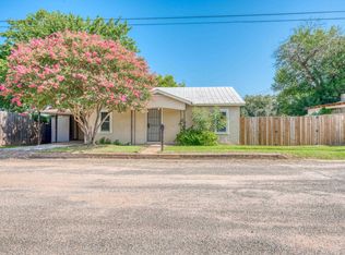 103 E Lampasas St, Llano, TX 78643