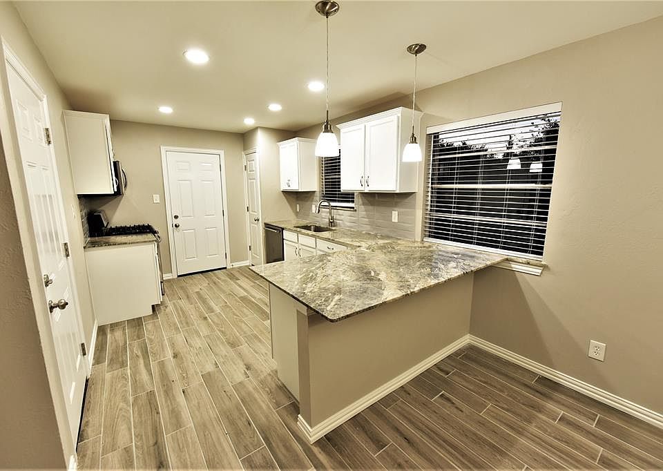 1st image of 713 Carpenter Dr