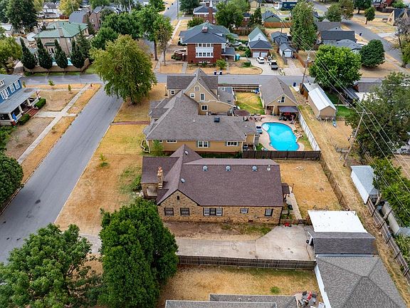 3rd image of 610 S Hoff Ave