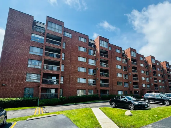 701 Forum Sq Unit 210, Glenview, IL 60025
