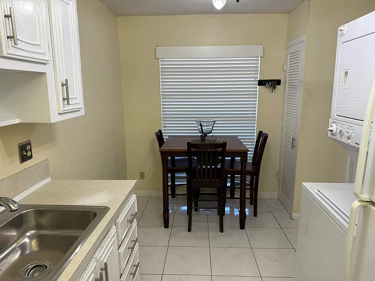 8540 Chevy Chase Dr #8540 — Photo 5