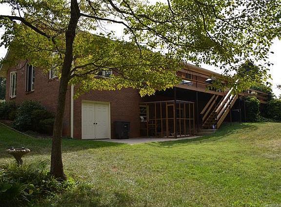 3rd image of 306 Starmount Dr