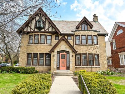 2704 East Bradford AVENUE, Milwaukee, WI, 53211