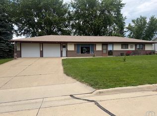 308 Centennial Dr, Cherokee, IA 51012