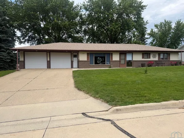 308 Centennial Dr, Cherokee, IA 51012