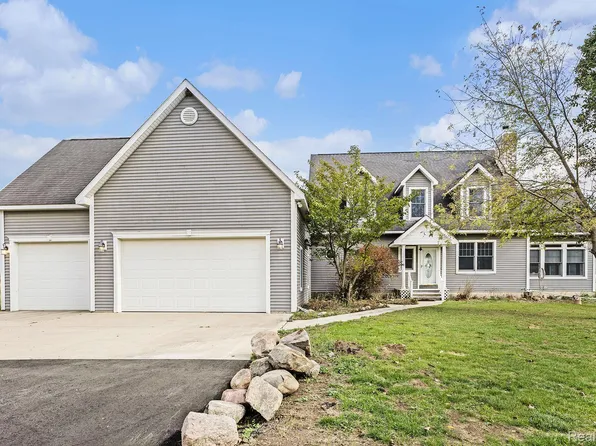 3290 Fisher Rd, Howell, MI 48855