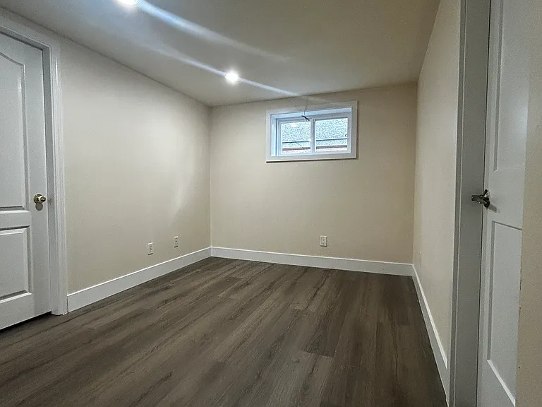 1216 Edinburgh St — Photo 11