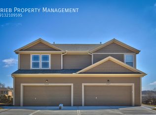 2076 S 137th St, Bonner Springs, KS 66012