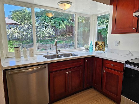 4th image of 120 Edgehill Ct