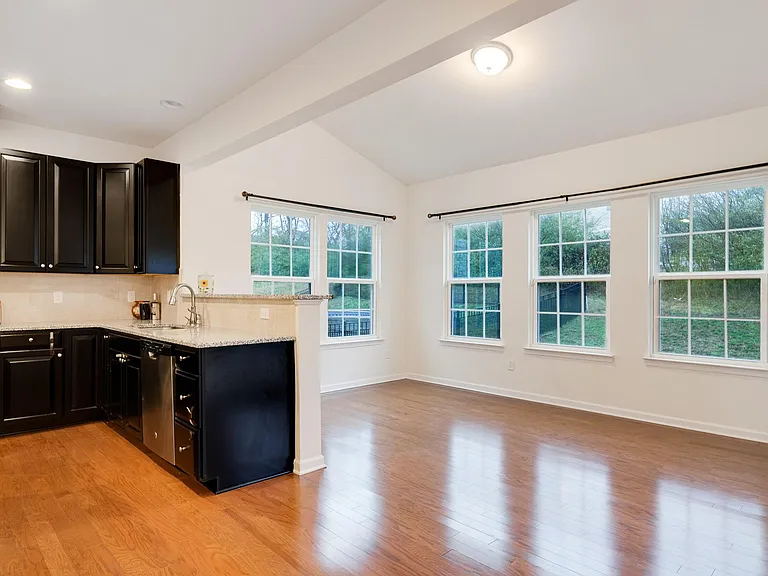 2074 Morton Dr — Photo 13