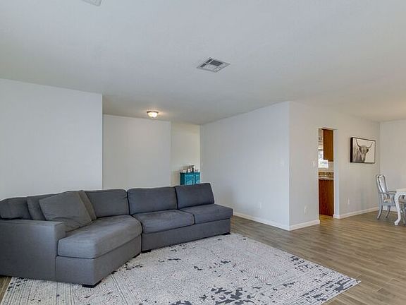 5th image of 3923 W Grovers Ave