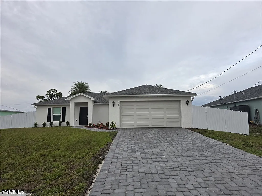 3 bed, 2.0 bath, 1576 sqft, $1,995 — Photo 2