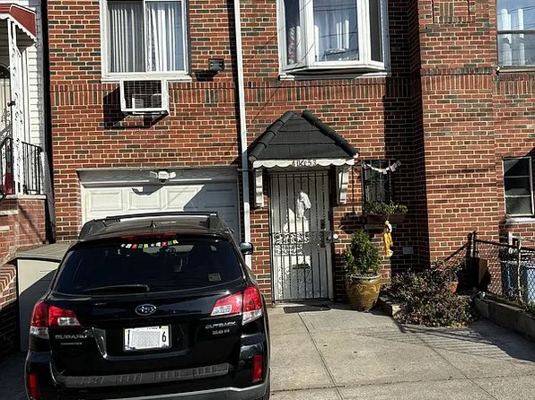 4053 69th St, Woodside, NY 11377