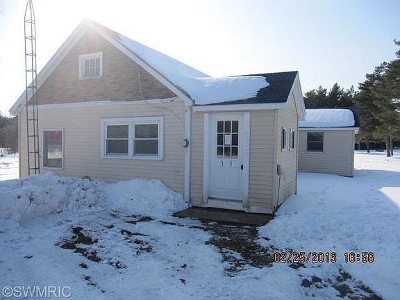 3rd image of 6572 W 112th St
