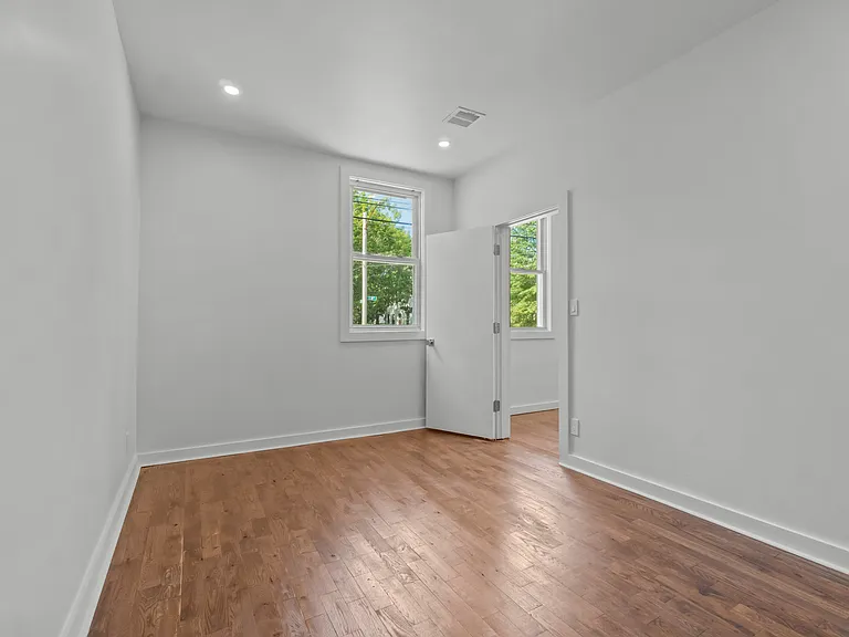 925 Elm St #1 — Photo 13