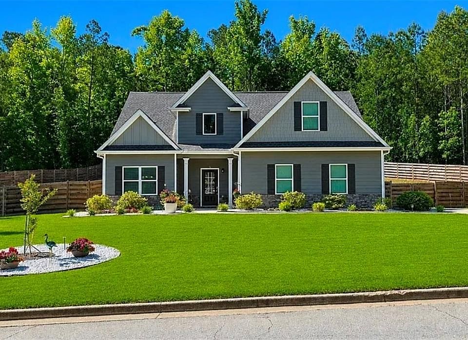1st image of 20 Hawthorn Ln
