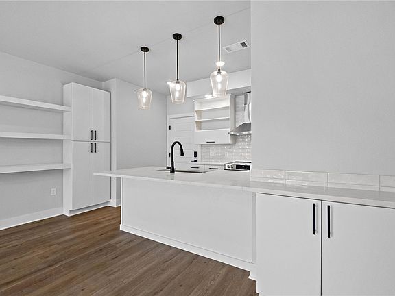 3rd image of 3329 Mp Pkwy #203