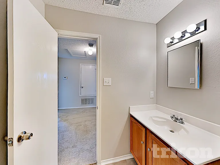 1688 Wildrose Dr — Photo 17