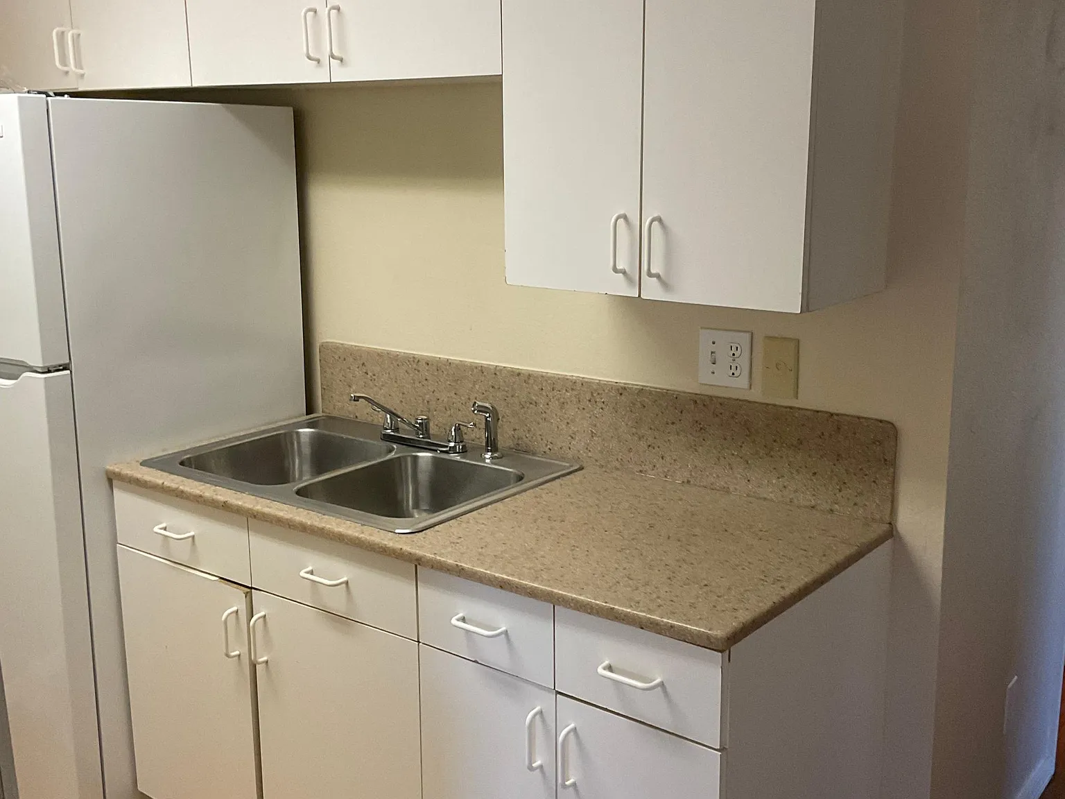 3 bed, 850 sqft, $1,350 — Photo 4