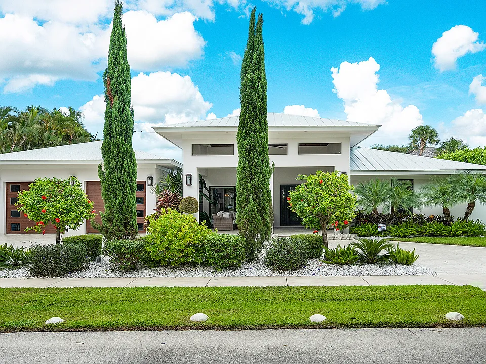 1117 Lake Dr