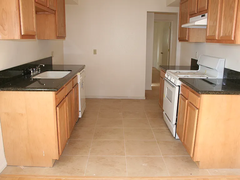 Morroco Apartments — Photo 10