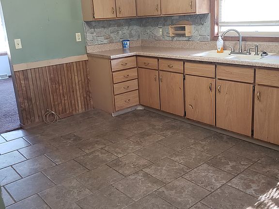 2nd image of 9281 Wagonwheel Dr