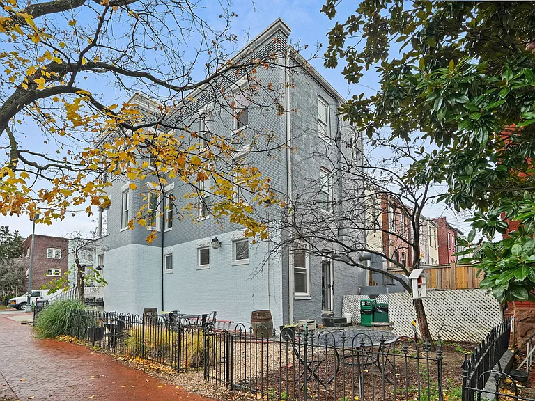 235 F St NE — Photo 24