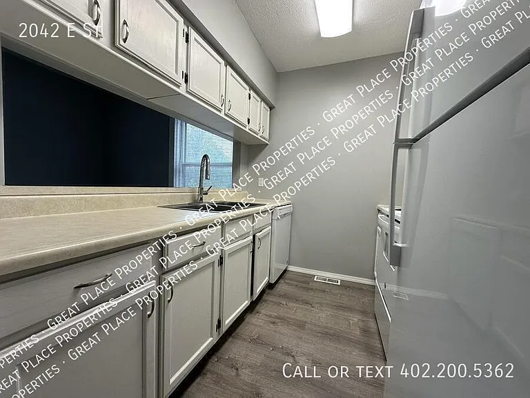 2042 E St — Photo 7
